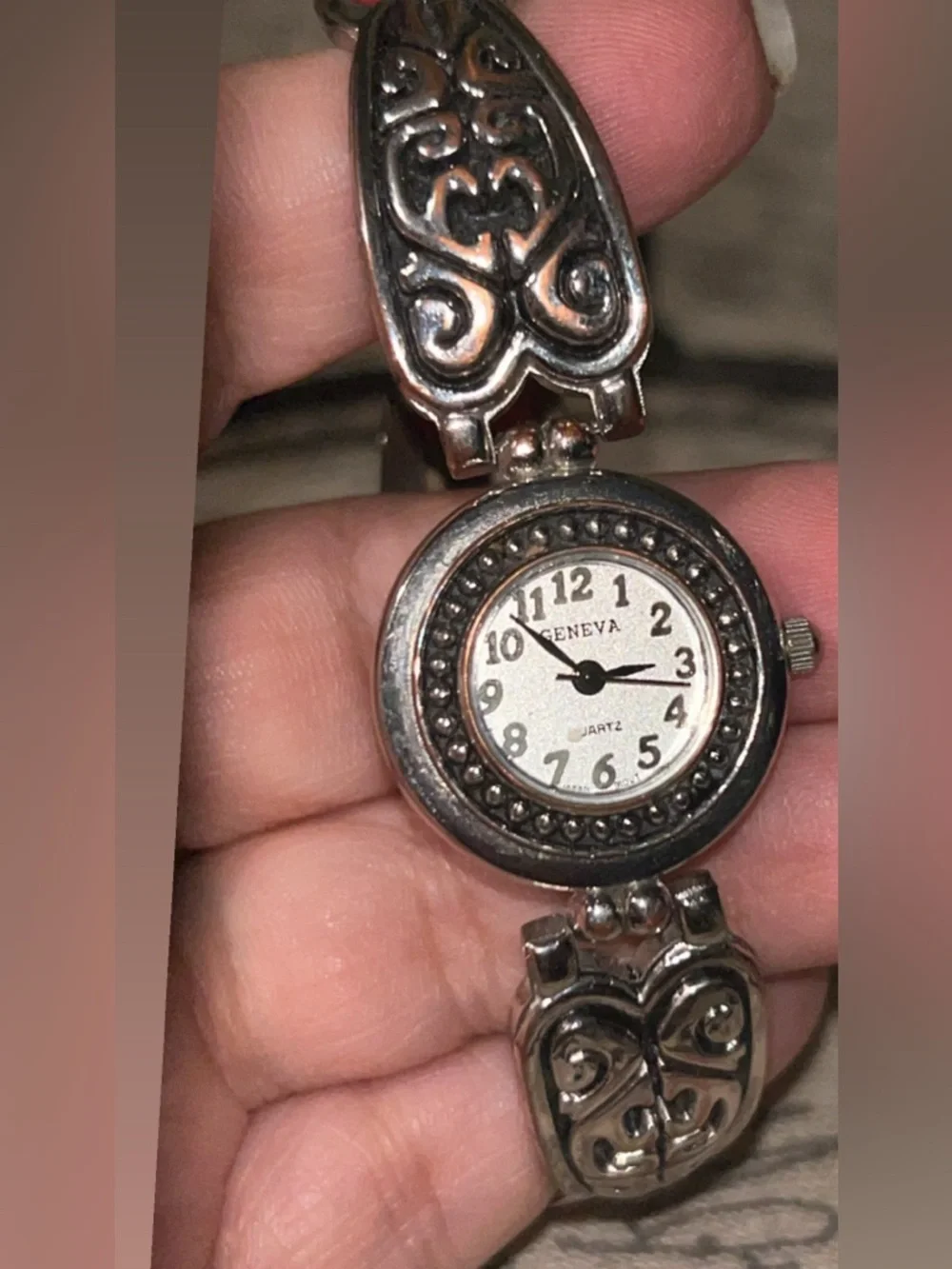 Geneva quartz watch features a distinctive silver-tone band